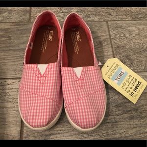 TOM’s Shoes- New with tags